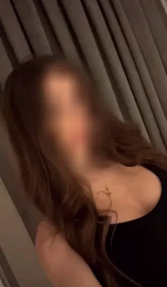 Andrea, 28