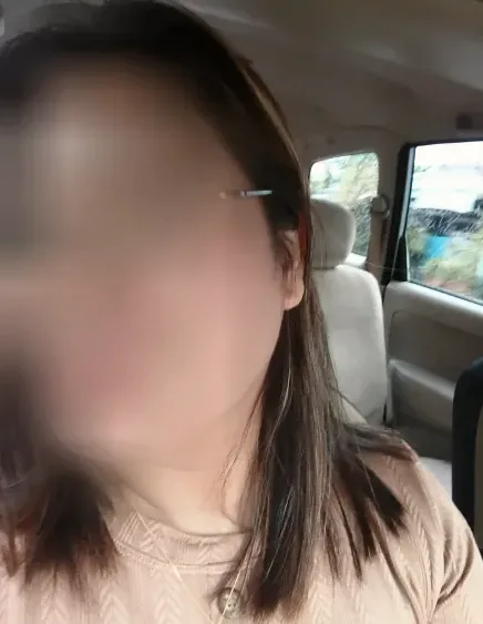 Büsra, 33