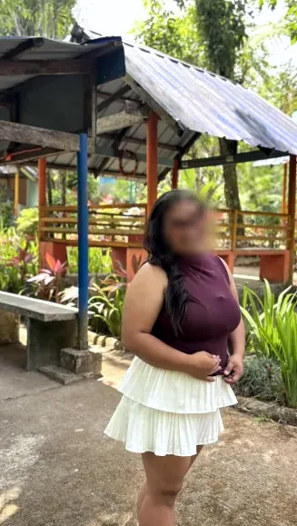Daniela, 25