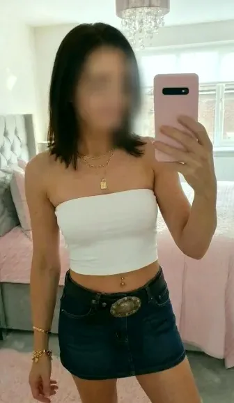 Elena, 24