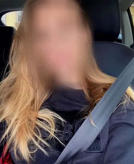 Emma, 32