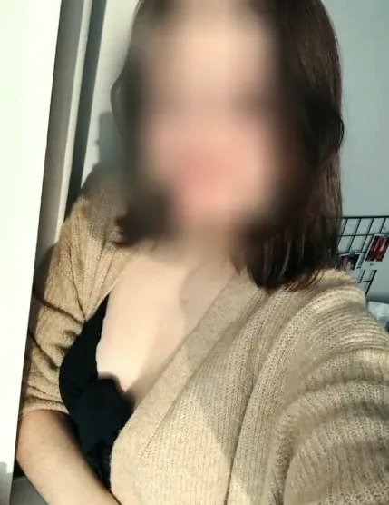 Fiona, 30