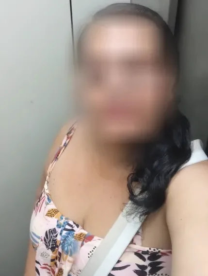Pauline, 32