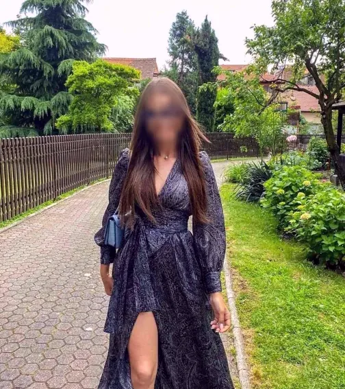 Pia, 24